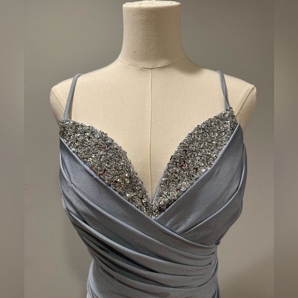 Mother of the bride/groom. Sz 16• NWT. Beautiful w/cinching at the back. - Picture 4 of 5